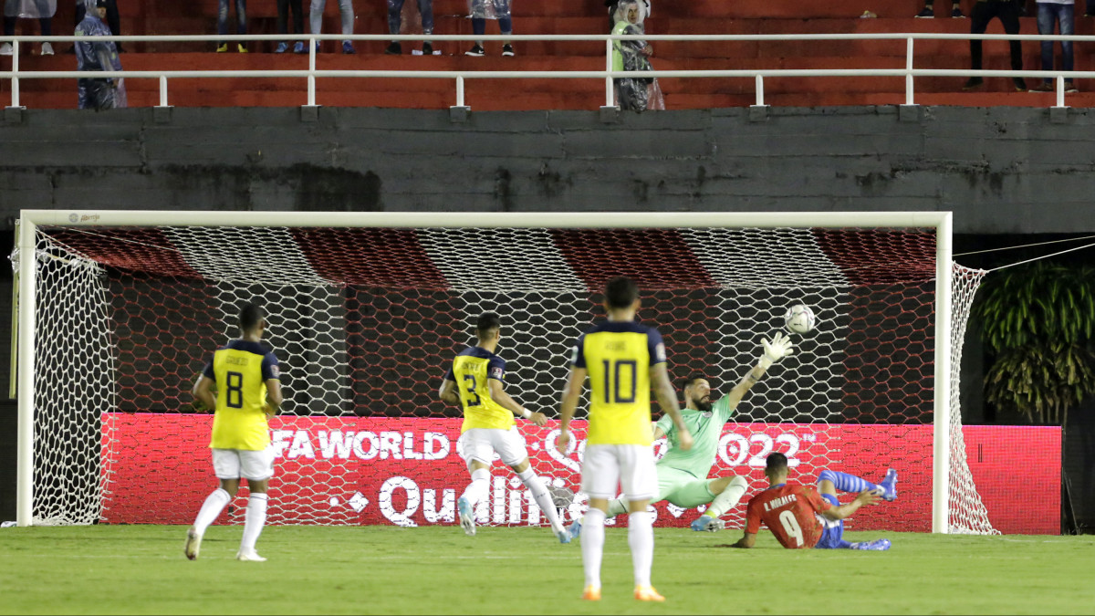 CIUDAD DEL ESTE, PARAGUAY - MARCH 24: Robert Morales of Paraguay kicks the ball to score the first goal of his team during a match between Paraguay and Ecuador as part of South American Qualifiers for FIFA Qatar 2022 World Cup at Estadio Antonio Aranda on March 24, 2022 in Ciudad del Este, Paraguay. (Photo by Christian Alvarenga/Getty Images)