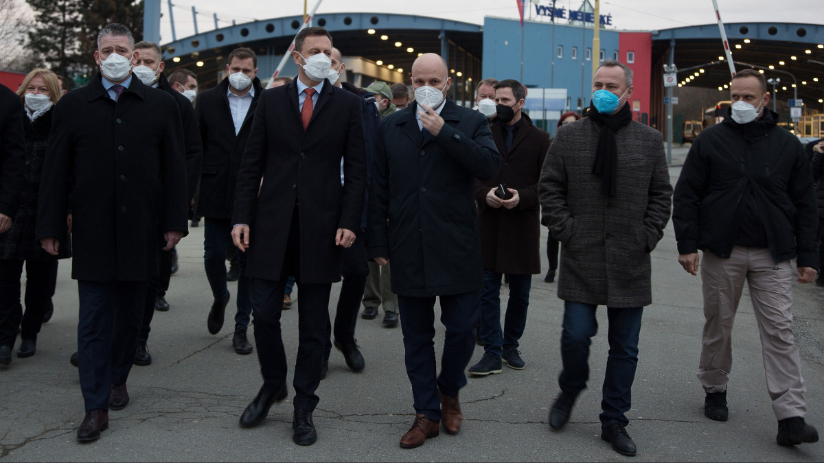 VYSNE NEMECKE, SLOVAKIA - FEBRUARY 25: Minister of Interior Roman Mikulec (L), Prime minister Eduard Heger (C) and Minister of Defece Jaro Na (R) walk through the customs area before they will start the press conference on February 25, 2022 in Vysne Nemecke, Slovakia. On February 24, 2022 Russia began a large-scale attack on Ukraine, with explosions reported in multiple cities and far outside the restive eastern regions held by Russian-backed rebels. (Photo by Zuzana Gogova/Getty Images)