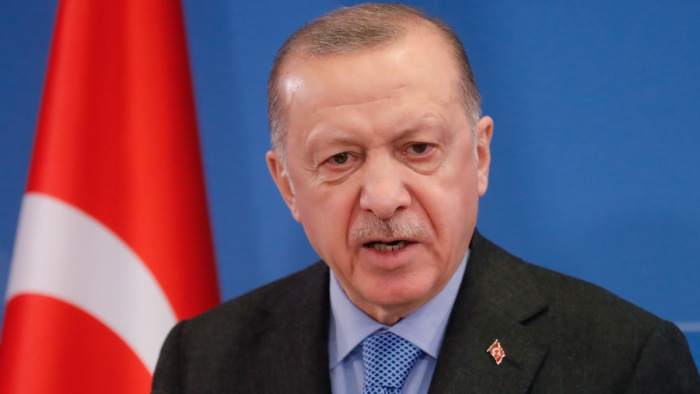 Újabb unortodox lépést tett a török államfő az újraválasztása felé