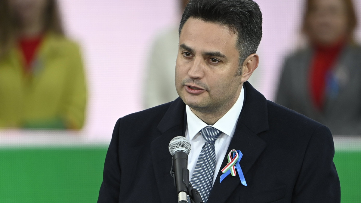 Márki-Zay Péter, hat ellenzéki párt közös miniszterelnök-jelöltje beszédet mond az Egységben Magyarországért nagygyűlésén Budapesten, a Műegyetem rakparton 2022. március 15-én.