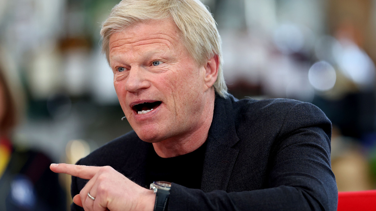 MUNICH, GERMANY - APRIL 17: Oliver Kahn, CEO of FC Bayern MĂźnchen attends the Stahlwerk Doppelpass TV Show at Hilton Munich Airport Hotel on April 17, 2022 in Munich, Germany. (Photo by Alexander Hassenstein/Getty Images)