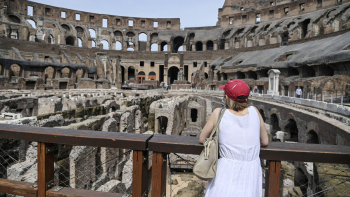 Megtalálta a rendőrség a turistát, akire annyira felbőszültek az olaszok