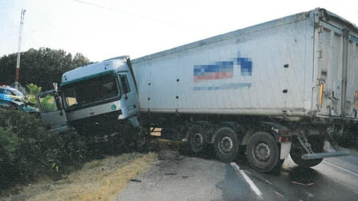 Esélye sem volt a vétlen sofőrnek, családja is szörnyű állapotban – képek