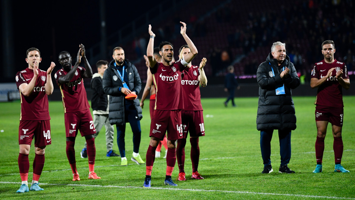 Players of CFR Cluj after CFR 1907 Cluj v. Farul Constanta, Romania Liga 1 - Casa Pariurilor disputed on Dr Constantin Radulescu Stadium, Cluj-Napoca, 1 May 2022 (Photo by Flaviu Buboi/NurPhoto via Getty Images)