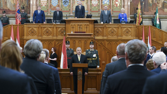 Orbán Viktor: vállalom, hogy Magyarország előre fog menni, és nem hátra