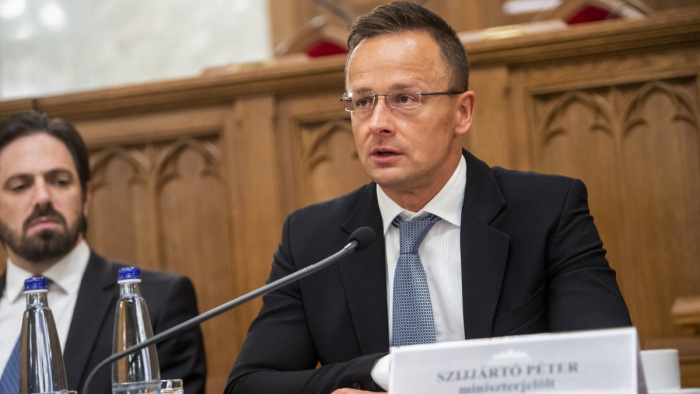 Szijjártó Péter: ördögi körbe léptünk bele