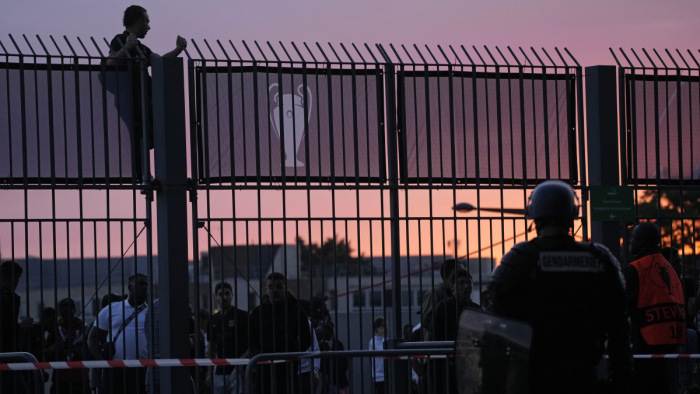 Vállalta a rendőrség, hogy hibázott a párizsi BL-döntőn történtekkor