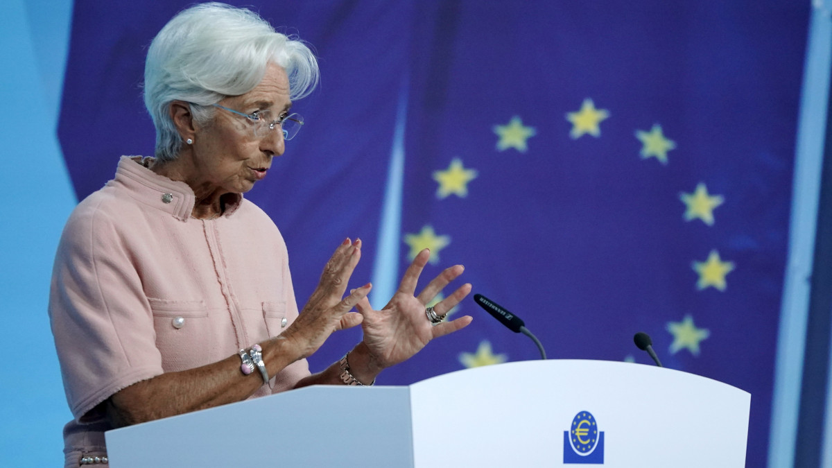 Christine Lagarde, az EKB elnöke sajtótájékoztatót tart az Európai Központi Bank kormányzótanácsának ülését követően Frankfurtban 2021. szeptember 9-én.