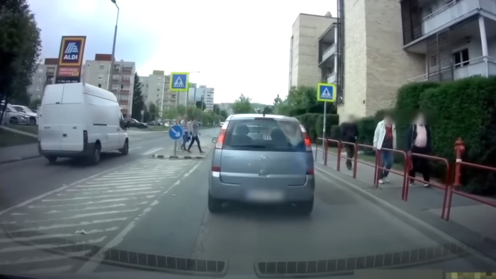 Újabb hajmeresztő összeállítás a közveszélyes sofőrökről – videó