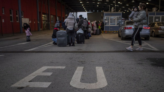 A cseh EU-elnökség újra megpróbálkozik a menekültek tagállamok közötti elosztásával