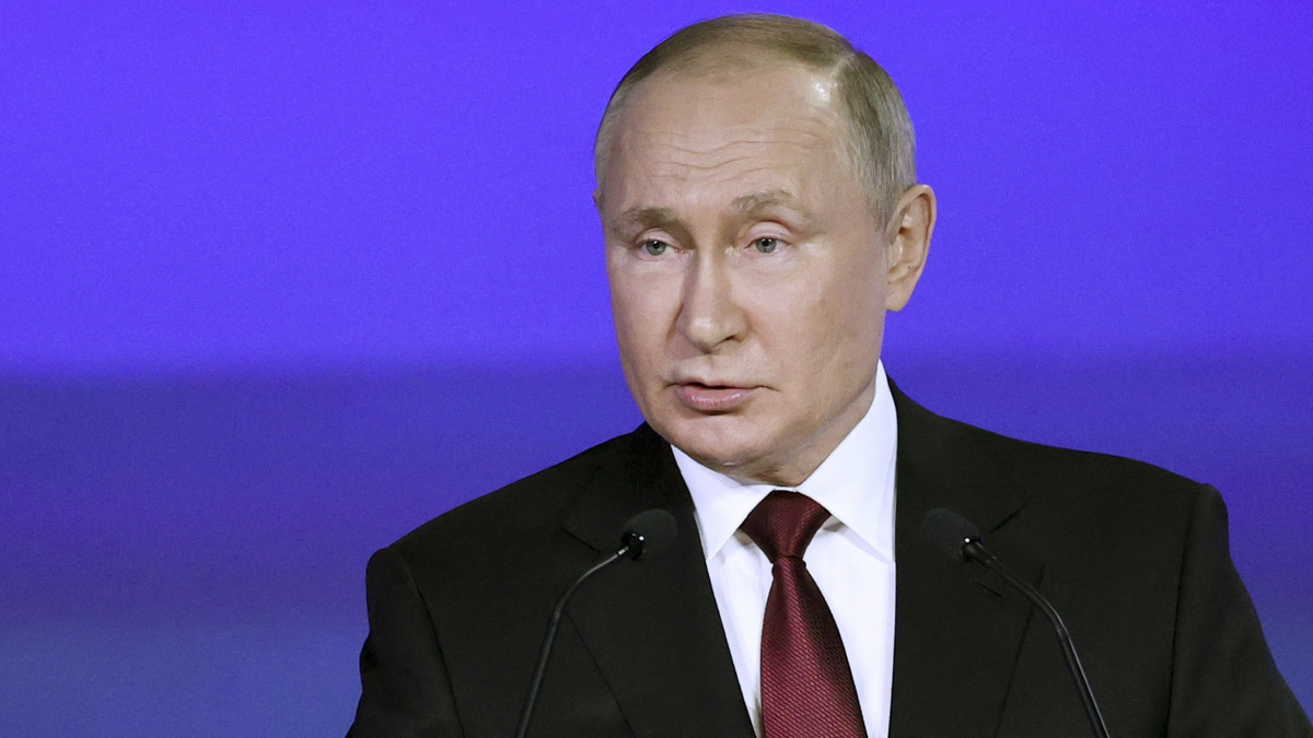 Vlagyimir Putyin orosz elnök a 25. Szentpétervári Nemzetközi Gazdasági Fórumon 2022. június 17-én.