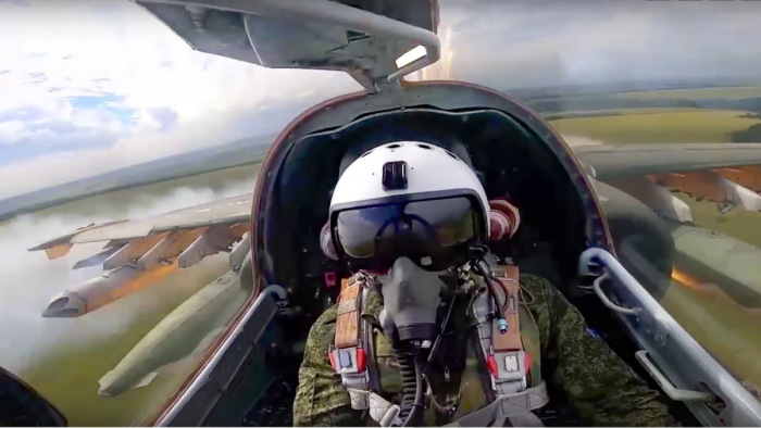 Baráti tűz: orosz vadászrepülőt lőhettek le a szakadárok – videó
