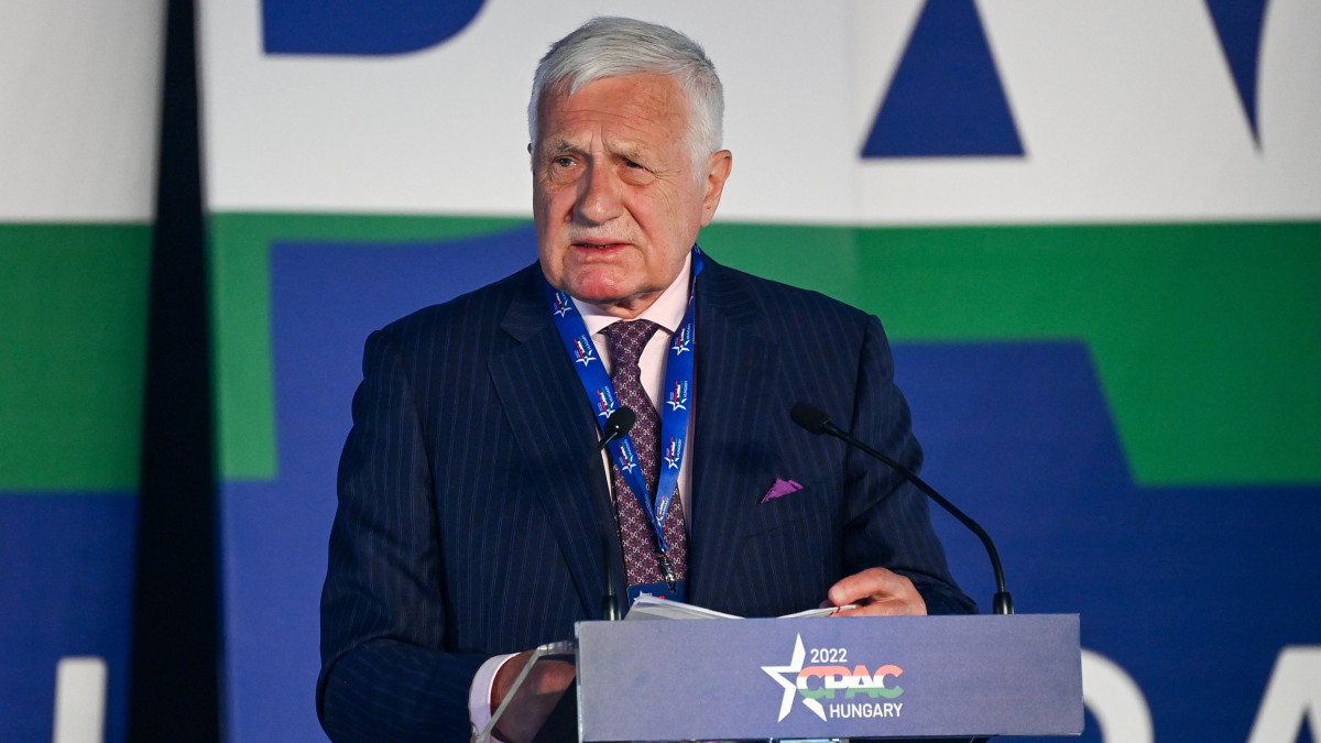 Václav Klaus korábbi cseh államfő beszédet mond a Conservative Political Action Conference (CPAC) Hungary elnevezésű, kétnapos konzervatív politikai fórum első napján a Bálna Budapestben 2022. május 19-én.
