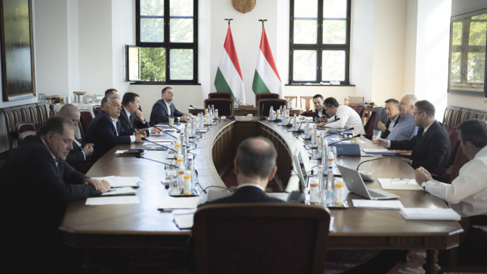 Kabinetvezetői értekezletet hívott össze Orbán Viktor