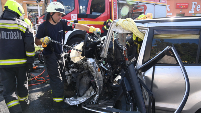 Szívszorító képek a 16 sérültes budapesti balesetről