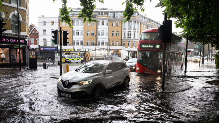 Hiába volt masszív vihar Londonban, nem ússzák meg a locsolási tilalmat