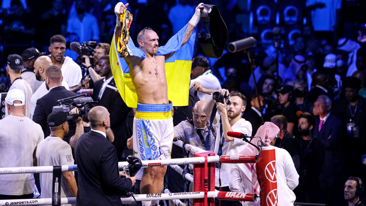 JEDDAH, SAUDI ARABIA - AUGUST 20: Oleksandr Usyk of Ukraine celebrates after defeating Anthony Joshua of Great Britain in boxing rematch under the name of Rage in the Red Sea at King Abdullah Sports Complex in Jeddah, Saudi Arabia on August 20, 2022. (Photo by Ayman Yaqoob/Anadolu Agency via Getty Images)