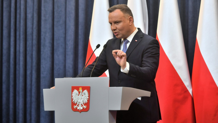 A lengyel elnök előzetes normakontrollt kér az uniós helyreállítási terv ügyében