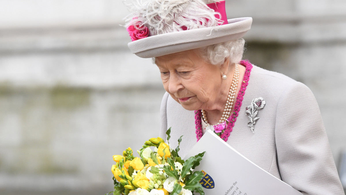II. Erzsébet brit uralkodó ünnepi misére érkezik a 750 éves Westminster-apátságba 2019. október 15-én. A szertartással a III. Henrik parancsára az 1245 és 1269 között francia ihletésű, korai gótikus stílusban elkészült templom felszentelésének 750. évfordulójára emlékeztek. A Westminster-apátság Nagy-Britannia egyik legjelentősebb történelmi műemléke, koronázó temploma. Az apátságban 17 uralkodó és több jelentős brit személyiség van eltemetve.