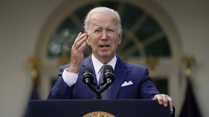 Elhunyt képviselőt szólongatott beszédében Joe Biden