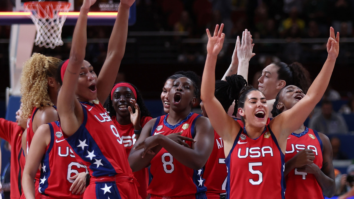 SYDNEY, AUSTRALIA - OCTOBER 01: Chelsea Gray of the United States celebrates victory with team mates during the 2022 FIBA Womens Basketball World Cup Final match between USA and China at Sydney Superdome, on October 01, 2022, in Sydney, Australia. (Photo by Matt King/Getty Images)