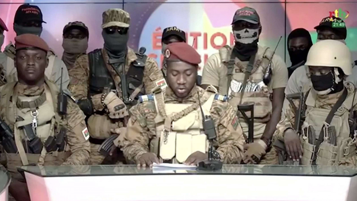 BURKINA FASO - SEPTEMBER 30: (----EDITORIAL USE ONLY - MANDATORY CREDIT - Radio Television du Burkina (RTB) / HANDOUT - NO MARKETING NO ADVERTISING CAMPAIGNS - DISTRIBUTED AS A SERVICE TO CLIENTS----) A screen grab shows from state TV, army Capt. Kiswendsida Farouk Azaria Sorgho reads a statement in Ougadougou, Burkina Faso, on Sept. 30, 2022. Burkina Faso Army announced overthrow of Military Government. (Photo by Radio Television du Burkina (RTB)/Anadolu Agency via Getty Images)