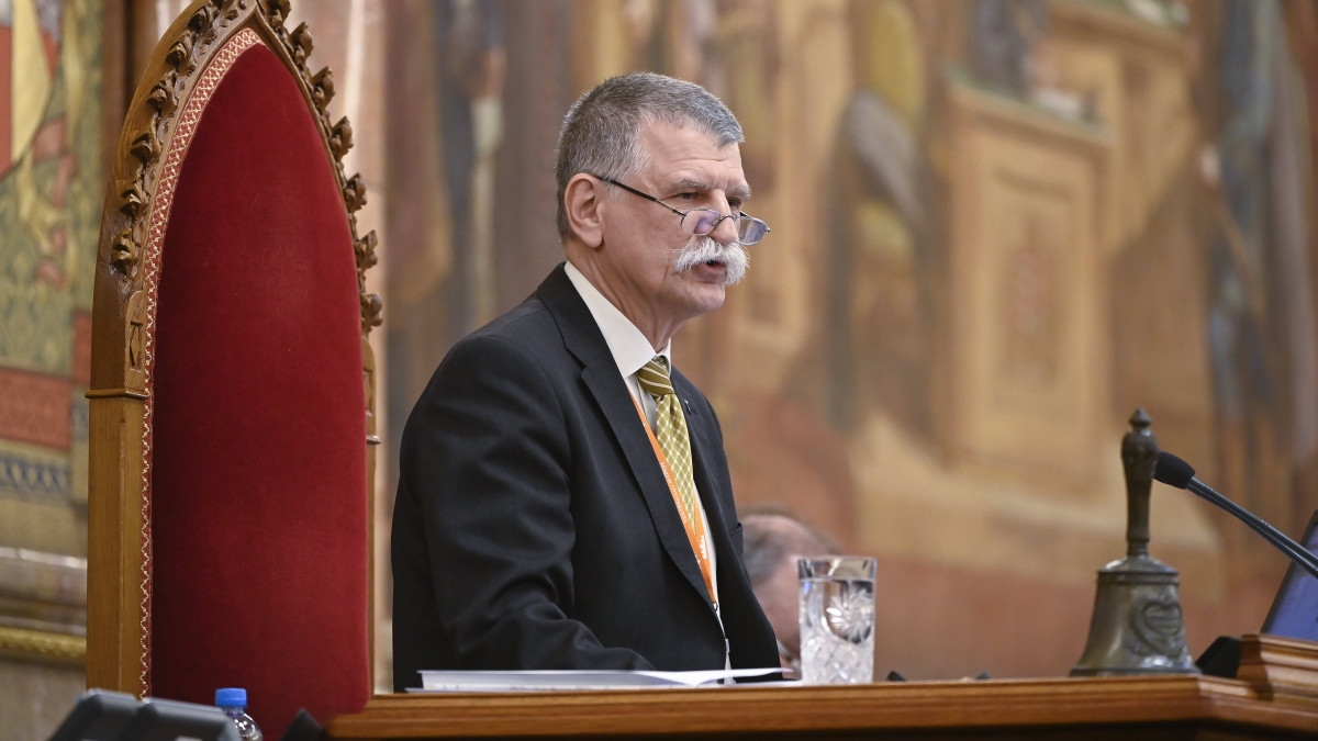 Kövér László házelnök az Országgyűlés plenáris ülésén 2022. május 9-én.