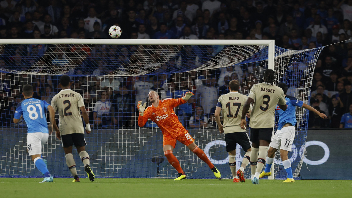 Soccer Football - Champions League - Group A - Napoli v Ajax Amsterdam - Stadio Diego Armando Maradona, Naples, Italy - October 12, 2022 Napolis Hirving Lozano scores their first goal REUTERS/Ciro De Luca