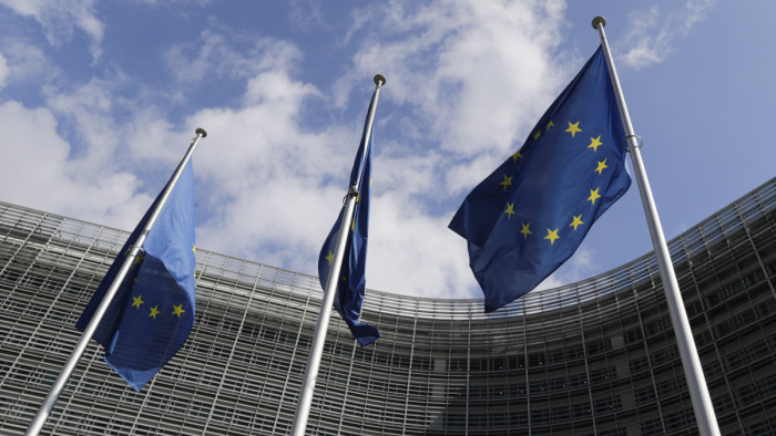 Varsó szerint Brüsszel nem fogja visszatartani az EU-s pénzeket