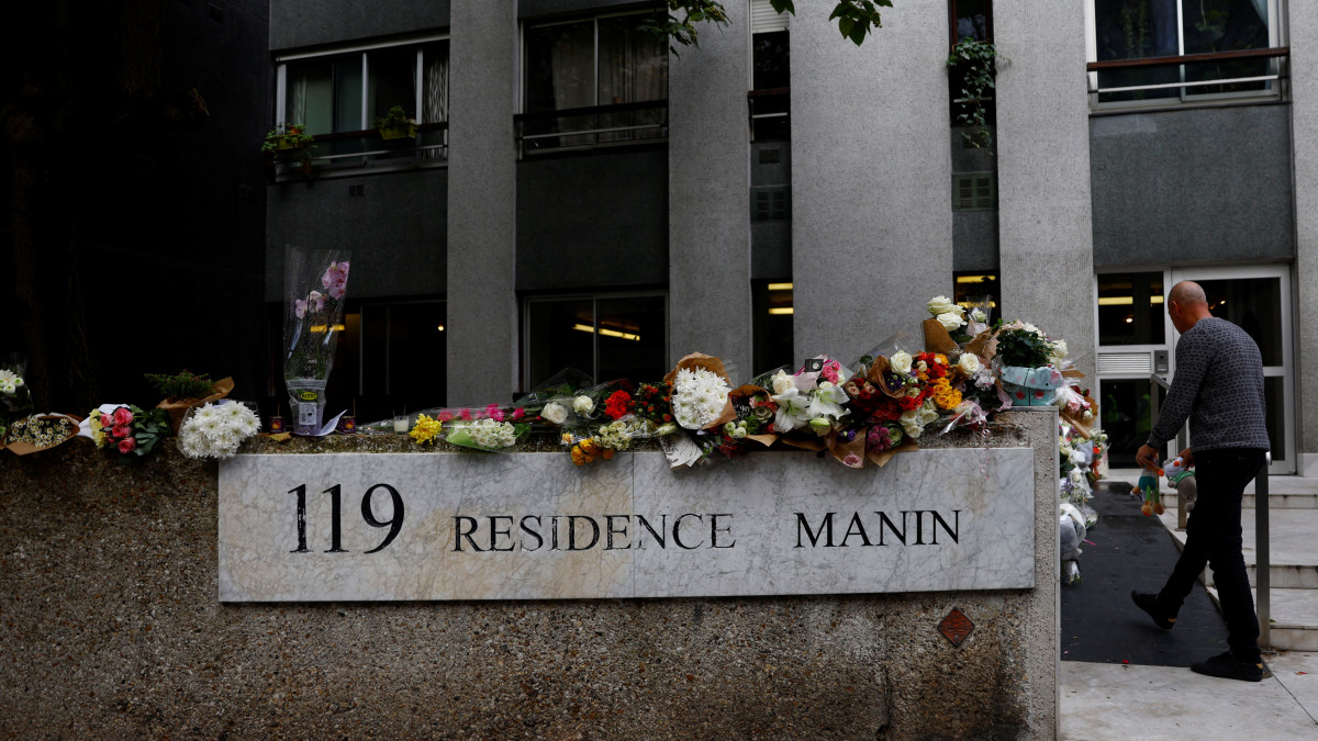 Flowers and messages are displayed outside the building where a 12-year-old schoolgirl Lola lived, who was brutally killed and whose body was stuffed in a trunk in the 19th district in Paris, France, October 18, 2022. REUTERS/Gonzalo Fuentes