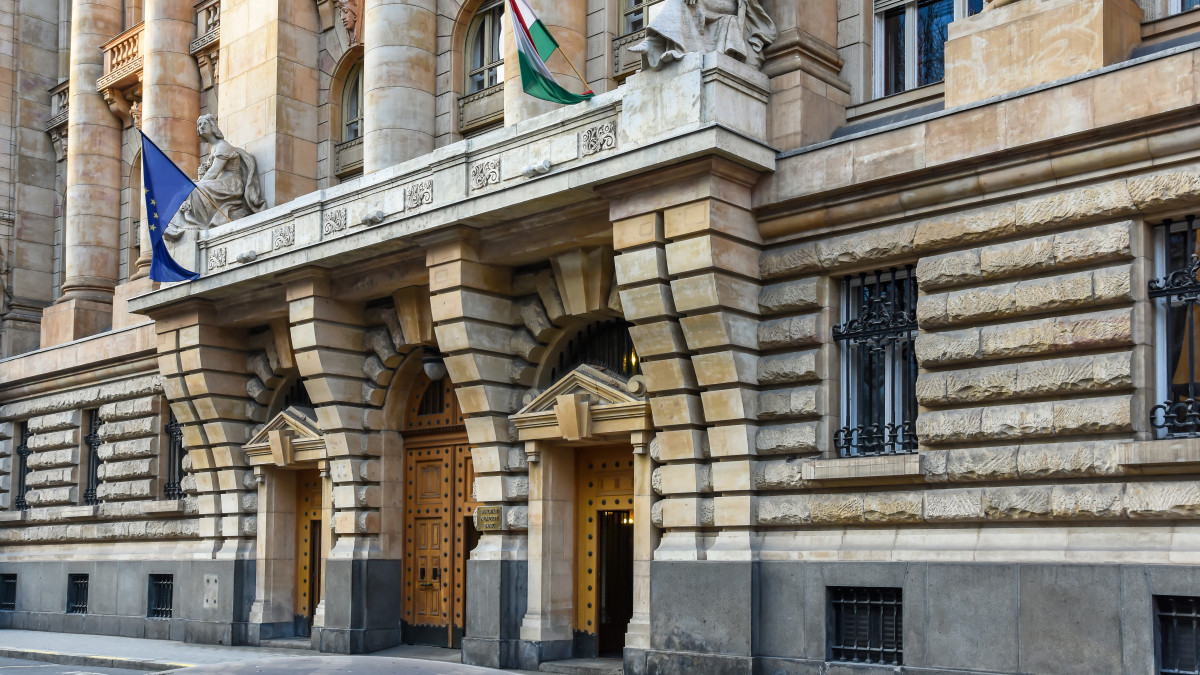 Budapest, 2019. február 8. A Magyar Nemzeti Bank (MNB) épületének déli homlokzata az V. kerületi Szabadság téren. MTVA/Bizományosi: Juhász Gábor