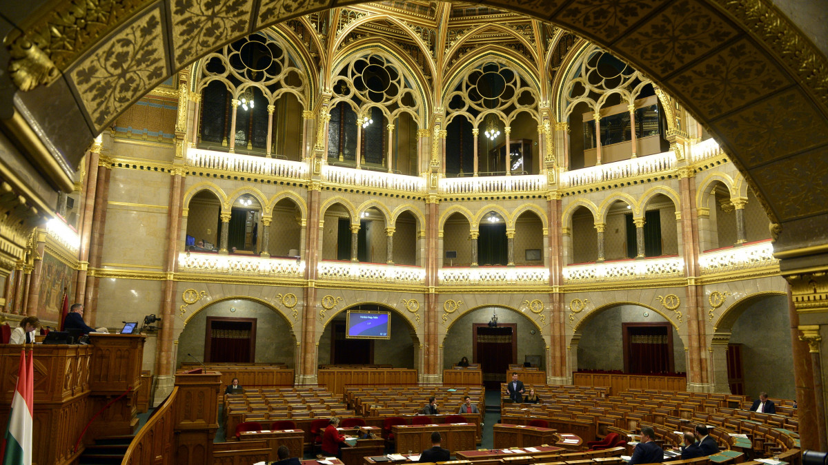 A Magyarország biztonságát szolgáló egyes törvények módosításáról szóló javaslat általános vitája az Országgyűlés plenáris ülésén 2022. október 27-én.