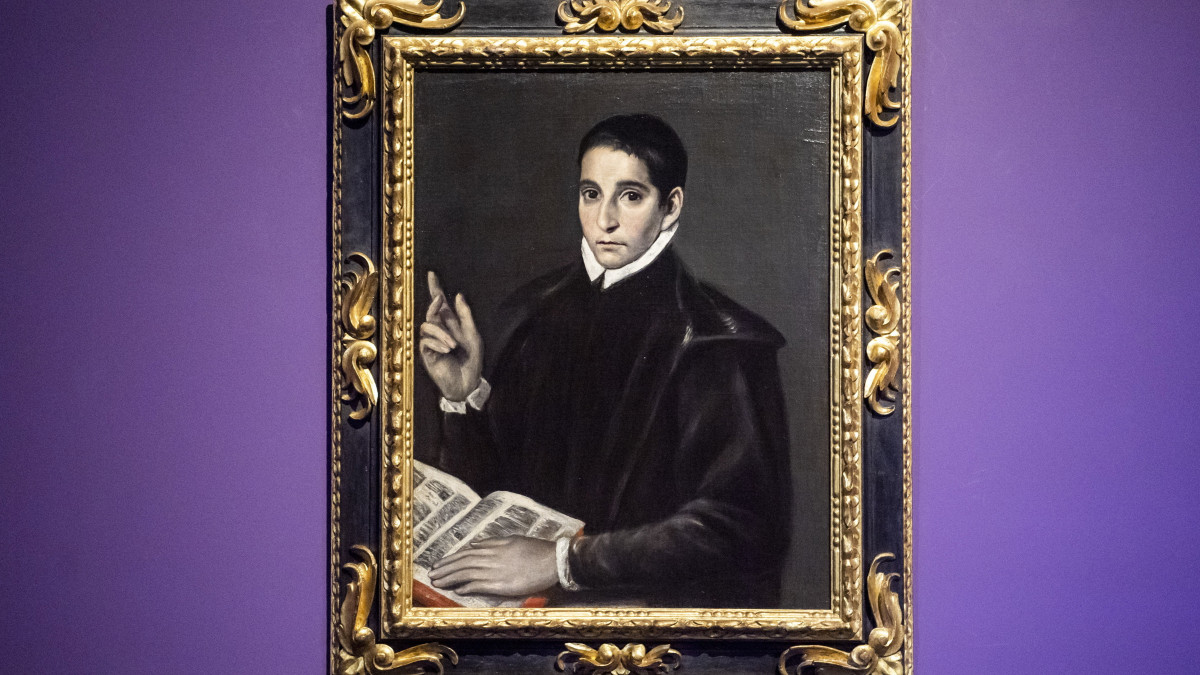 El Greco Gonzaga Szent Alajos képmása című festménye a bemutatóján a Szépművészeti Múzeumban 2022. október 18-án. Az alkotás a MOL-Új Európa Alapítványnak köszönhetően került a múzeumba hosszú letétre, és a nagyközönség október 28-tól, az El Greco műveiből nyíló nagyszabású kiállításon láthatja majd több mint félszáz, a krétai-spanyol mestertől származó alkotás társaságában.