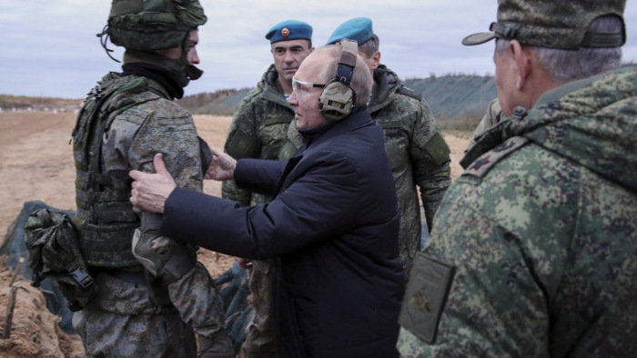 Vlagyimir Putyin földet osztana a háborús hősöknek