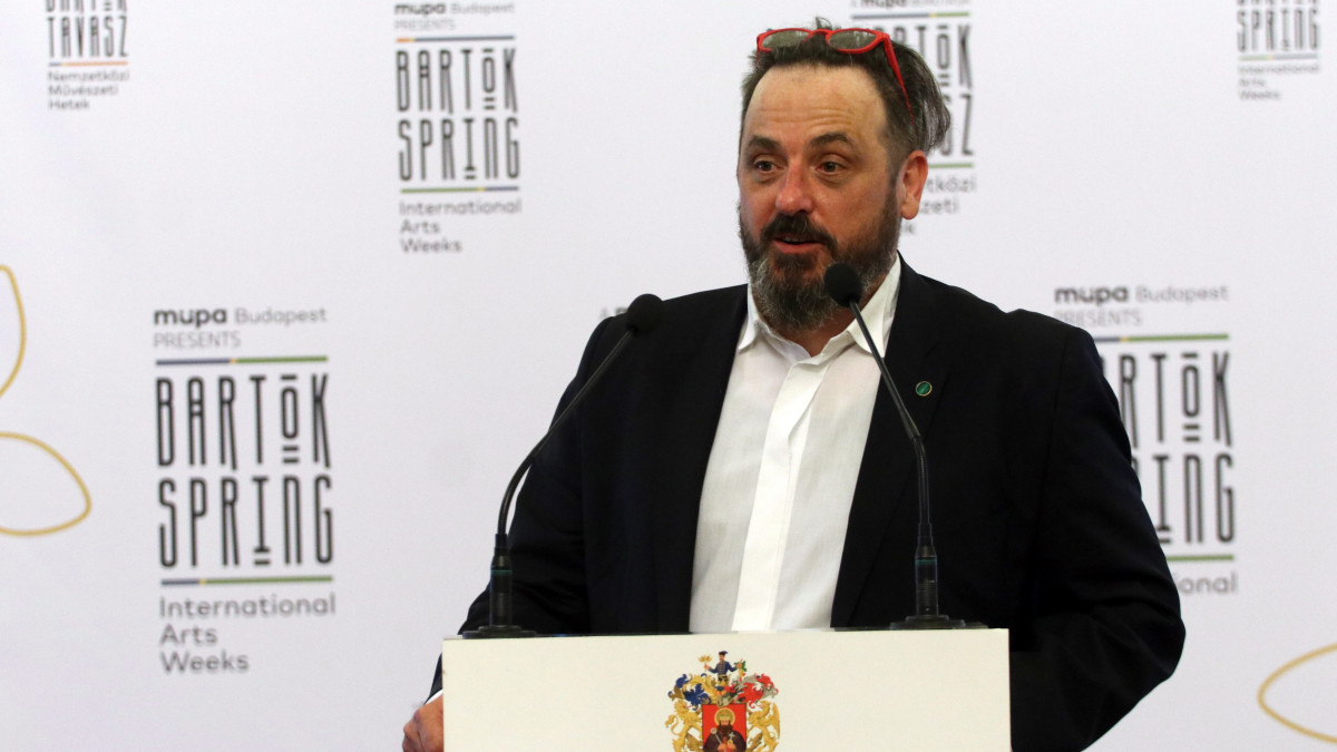 Béres Attila, a Miskolci Nemzeti Színház igazgatója beszél a Bartók Tavasz Nemzetközi Művészeti Hetek (ápr. 21-28.) megnyitóján a színházban 2022. április 21-én.