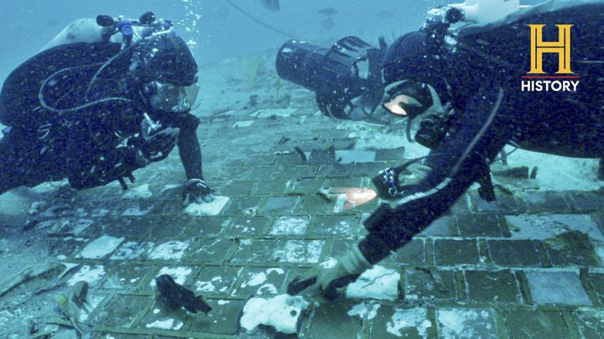 Az óceán fenekén találták meg a lezuhant űrsikló darabját - videó
