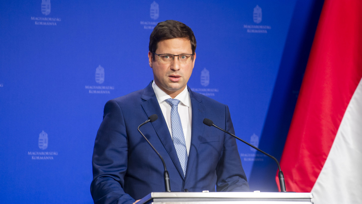 Gulyás Gergely Miniszterelnökséget vezető miniszter a Kormányinfó sajtótájékoztatón a Miniszterelnöki Kabinetiroda épületében 2022. október 13-án.