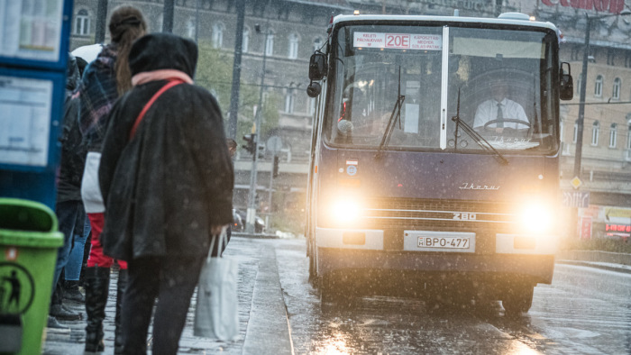 Több budapesti buszvonalon is nagy ellenőrzést tartottak a rendőrök