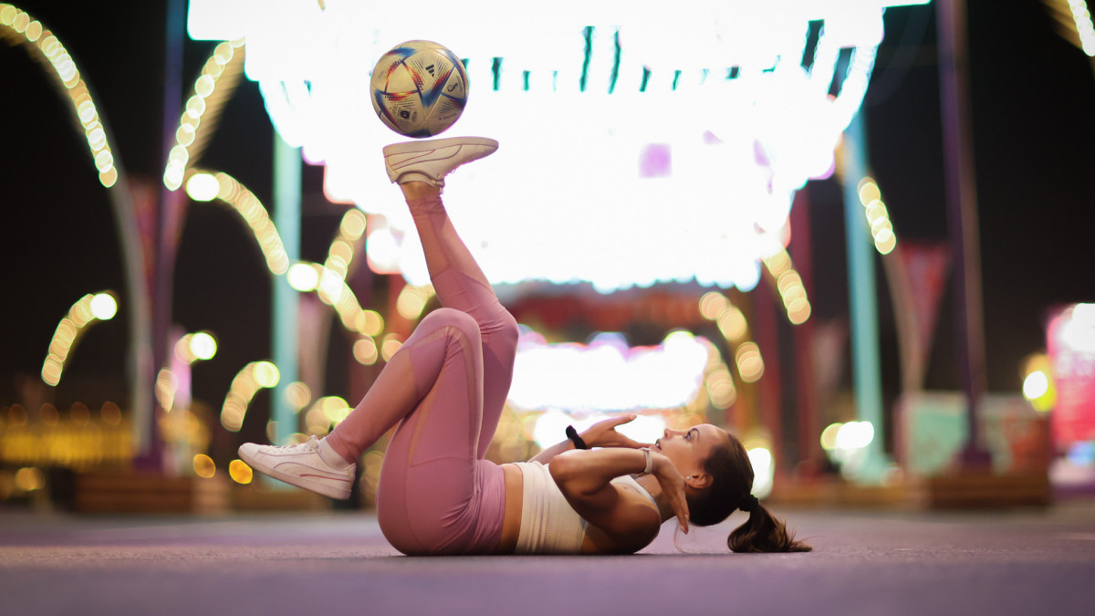 DOHA, QATAR - NOVEMBER 27: Football freestyler Laura Biondo performs on the street during the FIFA World Cup Qatar 2022 at The Corniche on November 27, 2022 in Doha, Qatar. (Photo by Alex Pantling/Getty Images)