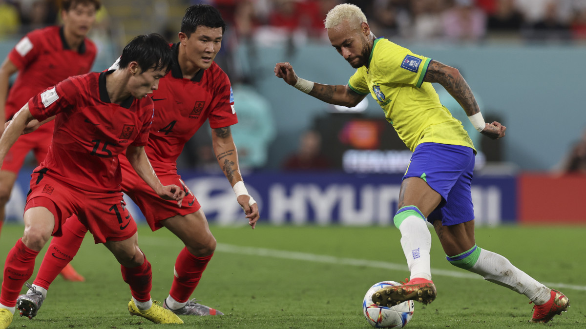 DOHA, QATAR - DECEMBER 05: Neymar of Brazil in action during the FIFA World Cup Qatar 2022 Round of 16 match between Brazil and South Korea at Stadium 974 on December 05, 2022 in Doha, Qatar. (Photo by Ian MacNicol/Getty Images)