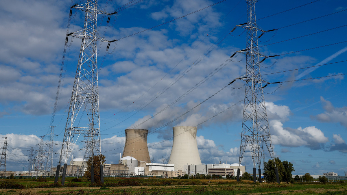 A Doeli Atomerőmű Belgiumban 2022. szeptember 19-én. A doeli négy, a másik belga nukleáris erőmű, a Tihangei Atomerőmű három reaktorral működik, mindkettő tulajdonosa a francia Engie energetikai csoport.