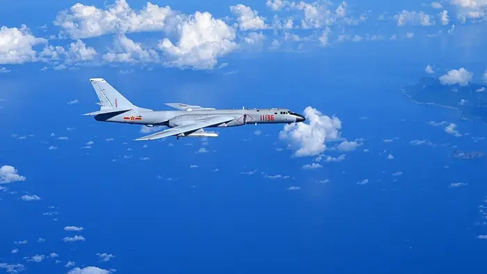 Kínai vadászgépek és bombázók özönlötték el a Tajvani-szorost