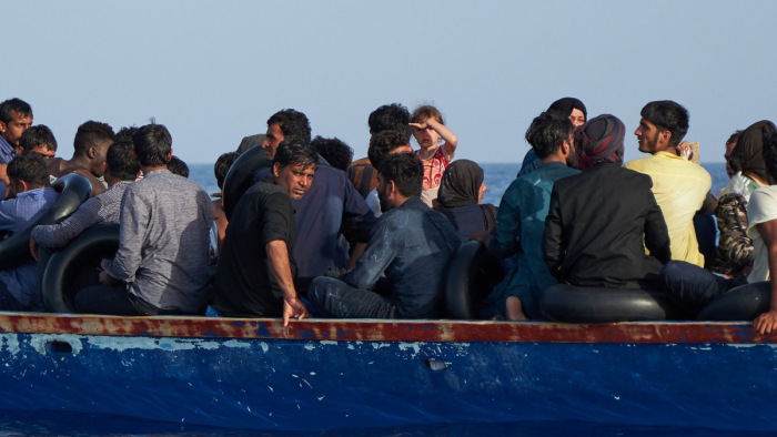 Migránsok ezrei fulladnak a Földközi-tengerbe, mégis egyre többen szállnak vízre
