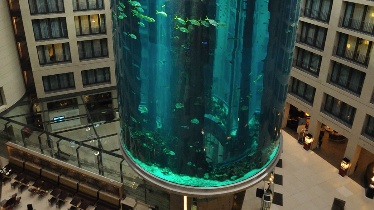 AquaDom nevű egymillió literes akvárium. Fotó:Twitter
