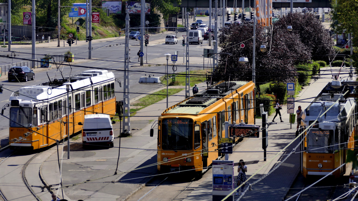 Budapest, 2022. szeptember 3. A Budapesti Közlekedési Központ (BKK) 2-es és 24-es villamosvonalának déli végállomása a Közvágóhídnál. MTVA/Bizományosi: Jászai Csaba