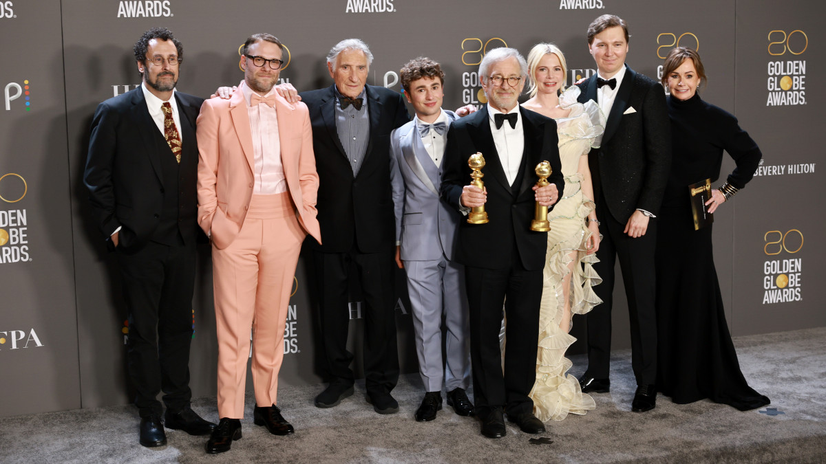BEVERLY HILLS, CALIFORNIA - JANUARY 10: (L-R) Tony Kushner, Seth Rogen, Judd Hirsch, Gabriel LaBelle, Steven Spielberg, Michelle Williams, Paul Dano, and Kristie Macosko Krieger, winners of Best Picture - Drama for The Fabelmans, pose in the press room during the 80th Annual Golden Globe Awards at The Beverly Hilton on January 10, 2023 in Beverly Hills, California. (Photo by Matt Winkelmeyer/FilmMagic)
