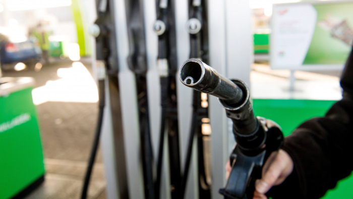 Váratlan bejelentés: szokatlan időpontban lesz árváltozás a benzinkutakon