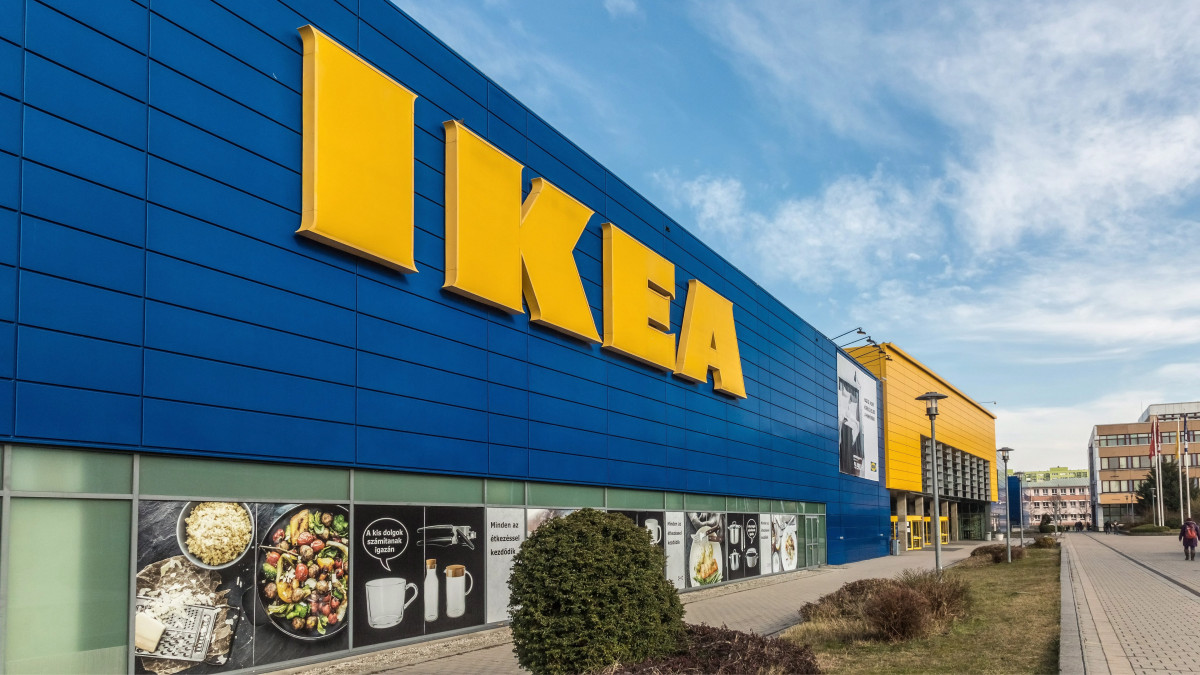 Budapest, 2016. február 7. Az IKEA az első magyarországi áruháza a főváros XIV. kerületében, az Örs vezér terén. A multinacionális bútorkereskedelmi hálózat áruháza 1990. március 21-én nyílt meg a Sugár üzletközpont mellett. MTVA/Bizományosi: Faludi Imre