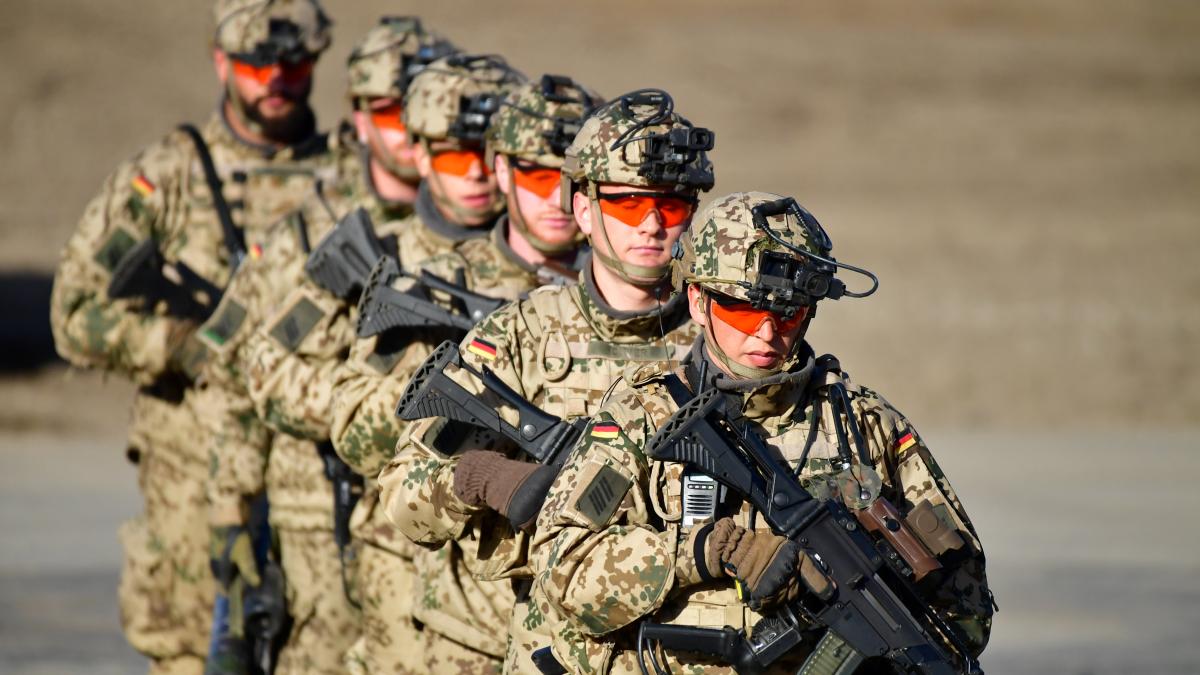 Hadkötelezettség: a nőknek sem kegyelmezne a Bundeswehr főfelügyelője