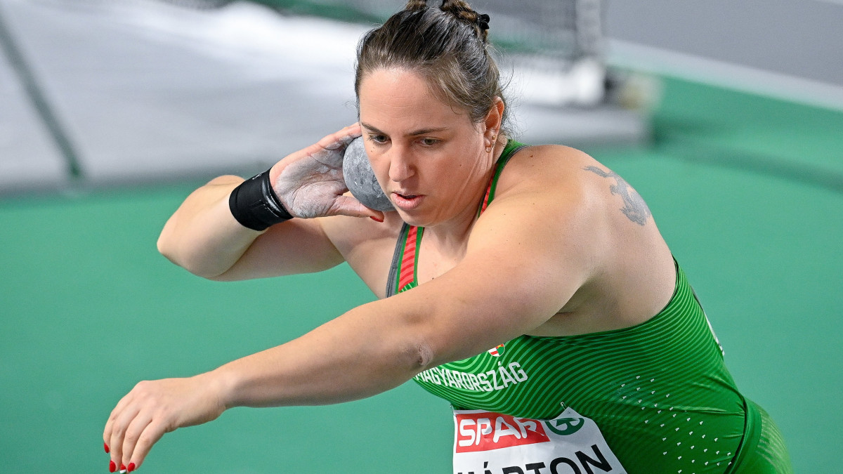 Márton Anita a női súlylökés selejtezőjében az isztambuli fedett pályás atlétikai Európa-bajnokságon az Ataköy Arénában 2023. március 2-án.